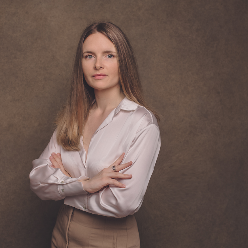 photo femme cadre dirigeant communication marketing SOTI