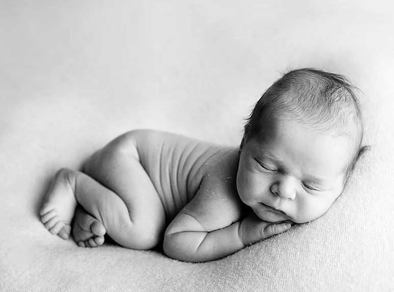 Photographe nouveau-né bébé naissance le Mans