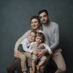 photo famille avec deux enfants