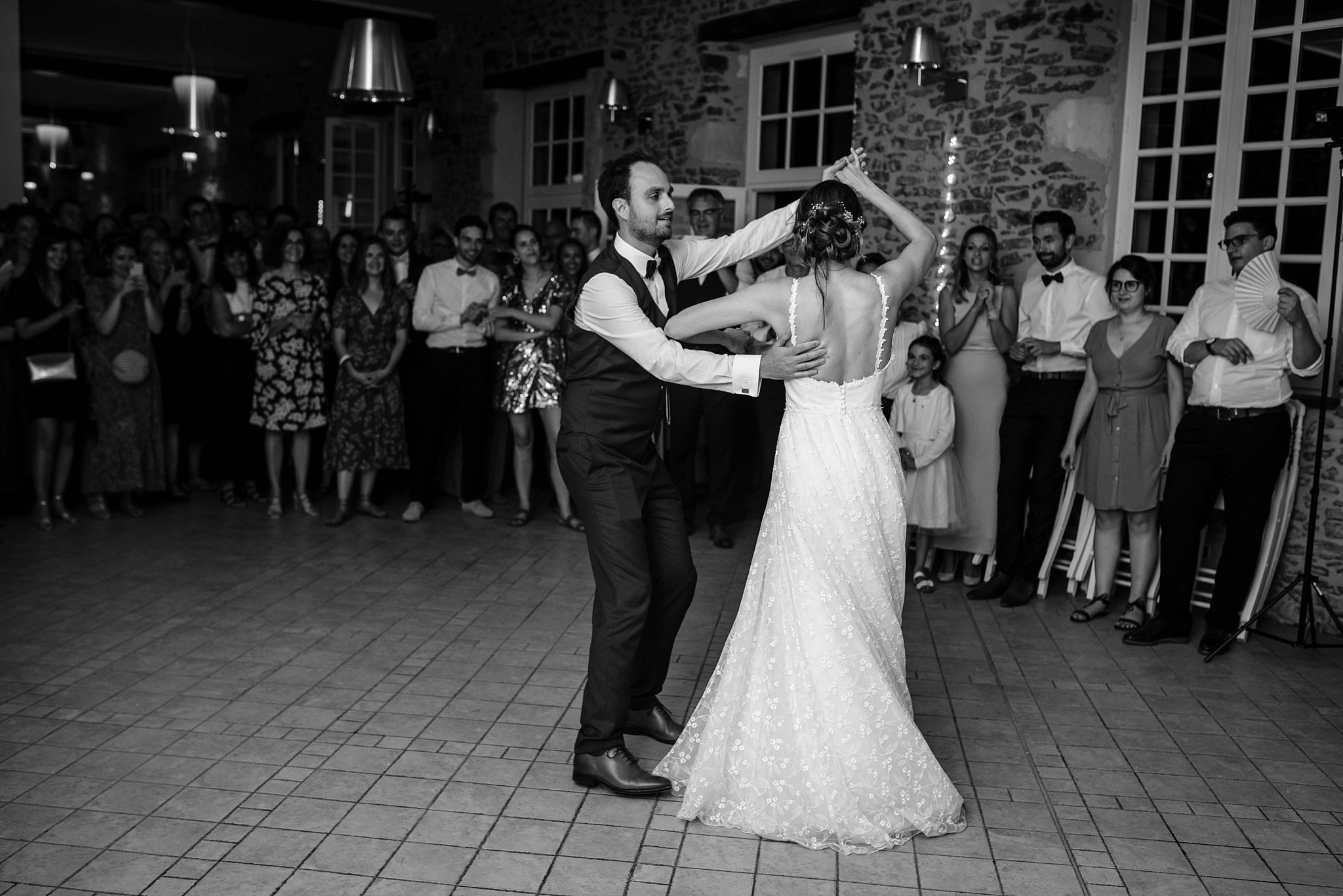 photographe de mariage au château de la vaudere à Parigne l'Evêque